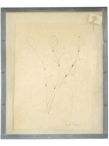 Disegno minimale a inchiostro su carta chiara, con sottili linee curve che formano steli e boccioli astratti, incorniciato da una cornice metallica traforata.