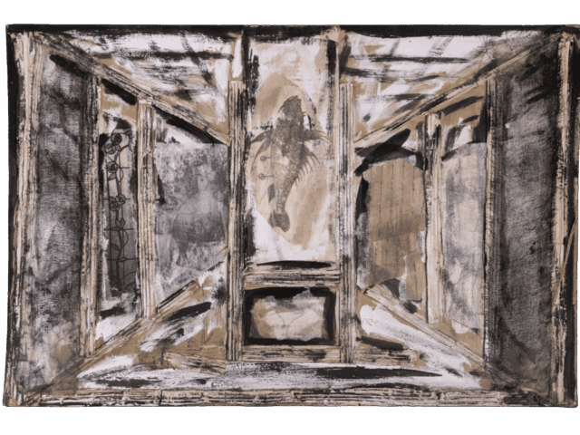 Interno architettonico astratto in toni seppia e nero, con pannelli e cornici prospettici che convergono verso un centro dove è appeso un pesce, affiancato da immagini sfocate.