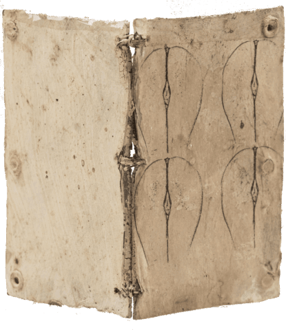 Piccolo oggetto a libro con copertina grezza color osso, aperto a due pagine; sulla pagina destra sono ripetuti quattro disegni lineari identici che raffigurano una vulva stilizzata vista frontale, mentre la sinistra resta quasi vuota, solo macchiata e consumata.