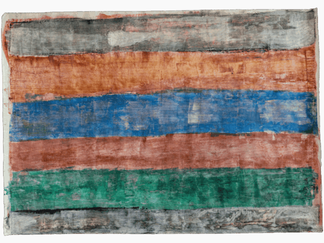 Dipinto astratto orizzontale composto da ampie bande sovrapposte di colore grigio, arancio‑rame, blu intenso, rosso mattone e verde, stese in modo irregolare su una superficie materica.
