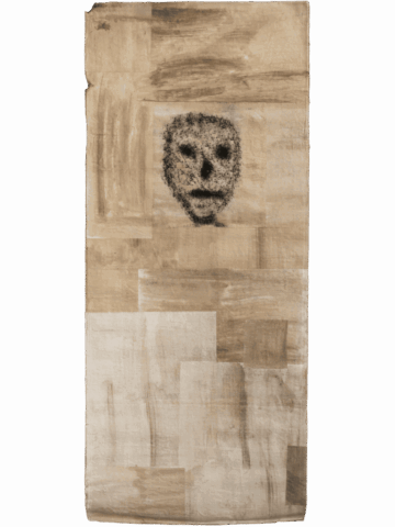 Grande dipinto verticale su fondo beige a riquadri irregolari, al centro del quale compare un unico volto nero puntinato, sospeso, che sembra una maschera o un teschio che emerge dal vuoto.