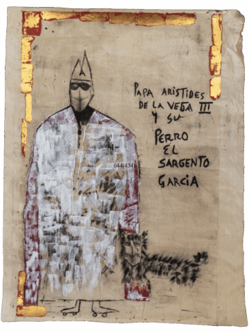 Dipinto su fondo beige con cornice frammentata in foglia d’oro, al centro una figura frontale rigida con mitra appuntita e lunga veste bianca macchiata di rosso e nero, accanto a un cane stilizzato dal pelo scuro; sulla destra la scritta “Papa Aristides de la Vega III y su perro el Sargento Garcia”.