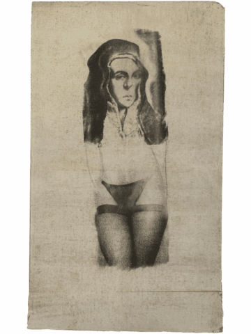 Ritratto in bianco e nero di una suora dal volto severo, il cui busto inferiore è sostituito da un pube femminile con slip scuri e cosce coperte da calze a rete, su ampia tela chiara.
