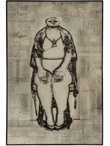 Donna monumentale seduta frontalmente, disegnata in nero su fondo grigio-beige, con corpo sproporzionato, volto semplificato e dettagli sessuali stilizzati che ricordano antiche veneri votive.